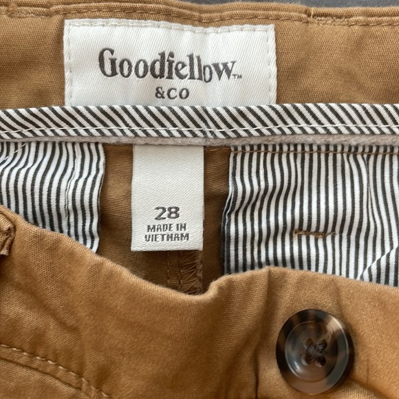 Men’s khaki shorts - Picture 5 of 5